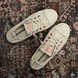 Off-white w/ rose gold detailing Converse - Size 7